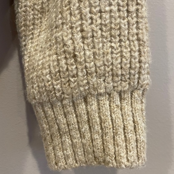 Woven Heart Oatmeal Colored Floral Embroidered Chunky Sweater Size S NWT - Picture 4 of 7